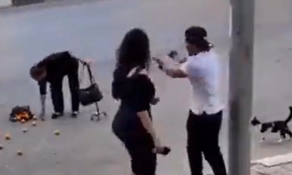 Γιαγιά εμφανίζεται σαν απομηχανής θεός και σώζει ζευγάρι από τον θάνατο
